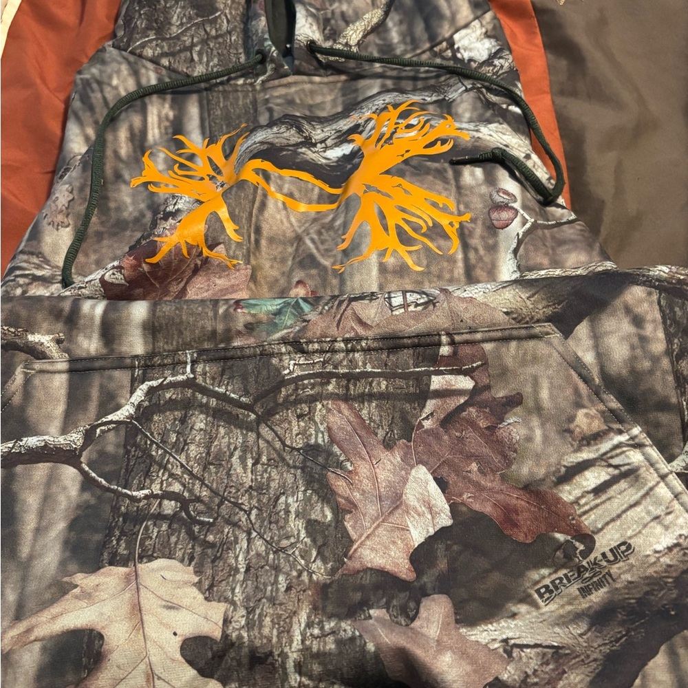 Under Armour Camo Hoodie with Orange Details XXL